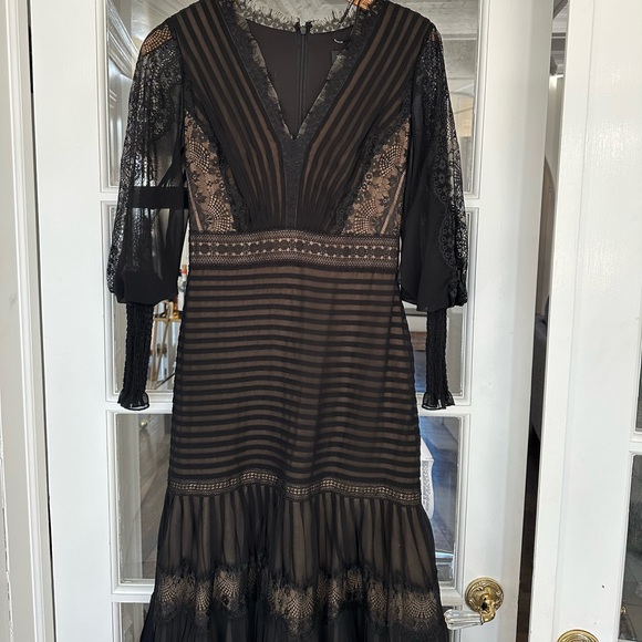 Tadashi Shoji Nyssa Bishop Sleeve Dress Size 00 - Picture 2 of 6